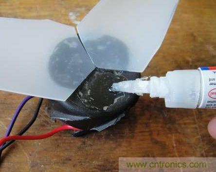 想減少電費(fèi)嗎？DIY一個(gè)迷你風(fēng)力發(fā)電機(jī)吧