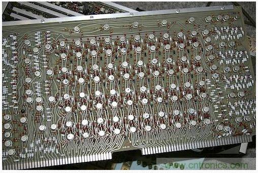 經(jīng)典懷舊拆解！歷史彌留的可編程科學(xué)計(jì)算器 from 1966