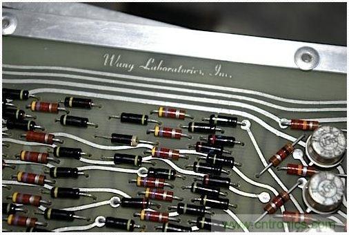 經(jīng)典懷舊拆解！歷史彌留的可編程科學(xué)計(jì)算器 from 1966