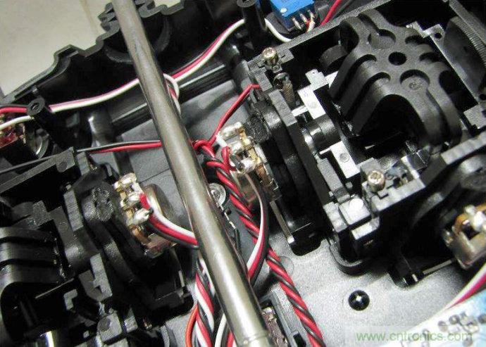 無人機(jī) DIY 制作全過程，酷得不要不要的！