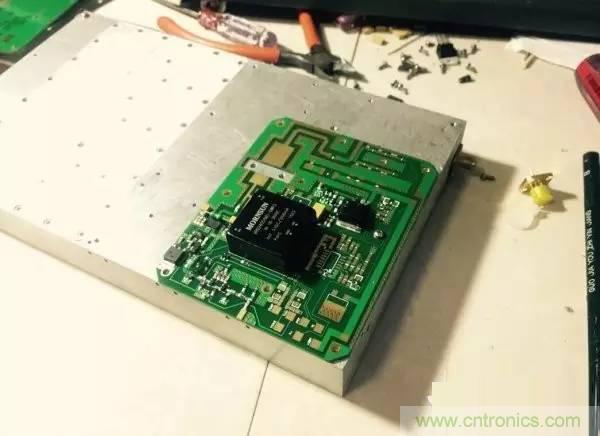 想看大牛是如何DIY射頻功放的嗎？