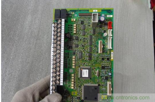 變頻器的輸出頻率調(diào)高，那么輸出電壓將如何提高？