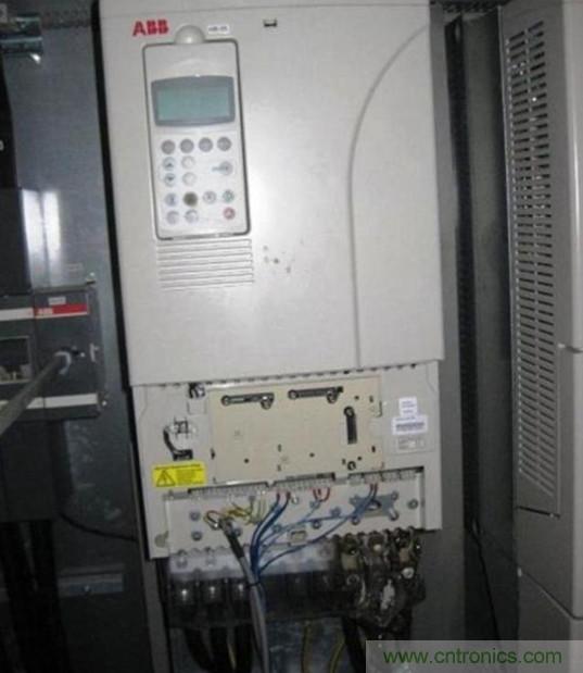 變頻器的輸出頻率調(diào)高，那么輸出電壓將如何提高？