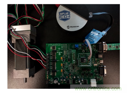 如何使用降階隆伯格觀測器估算永磁同步電機的轉子磁鏈位置？